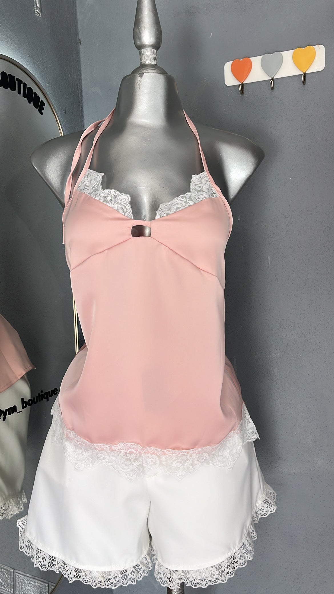blusa rosa con encaje