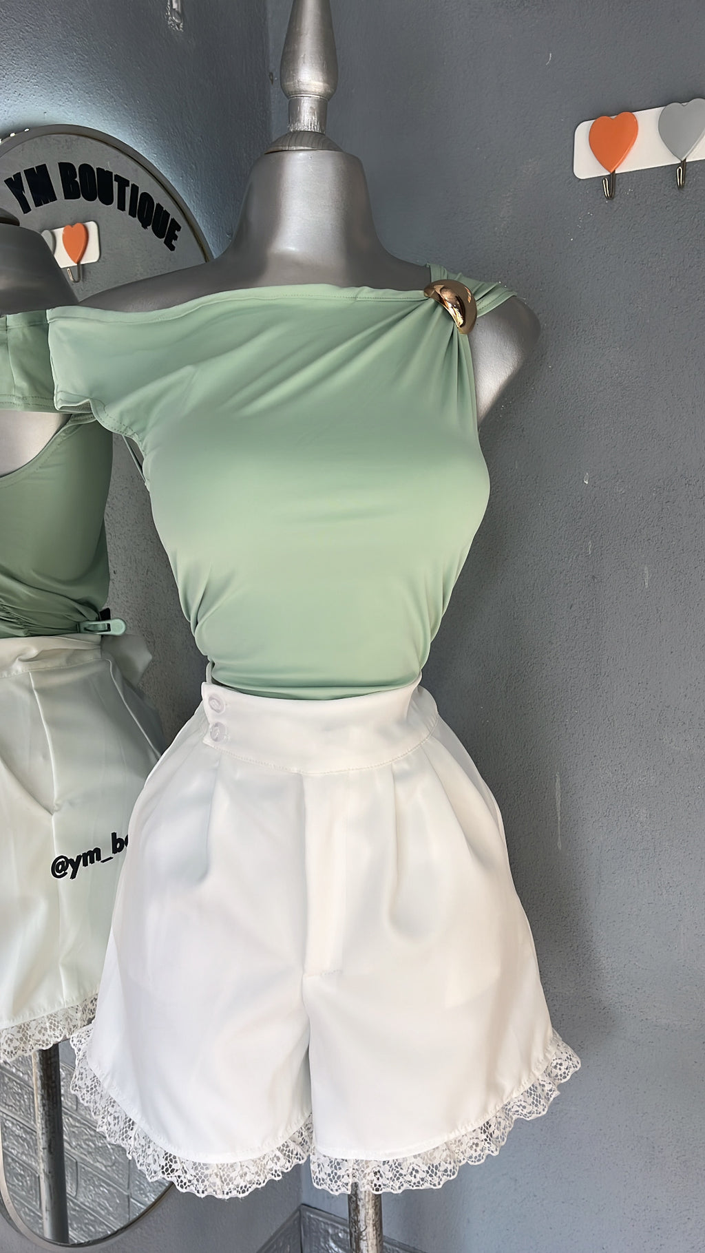 short con encaje -body con detalle en dorado
