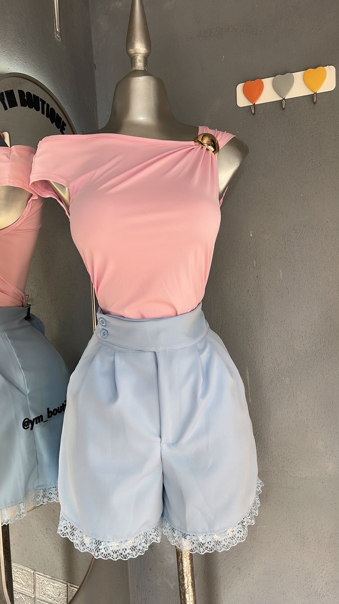 short con encaje -body con detalle en dorado